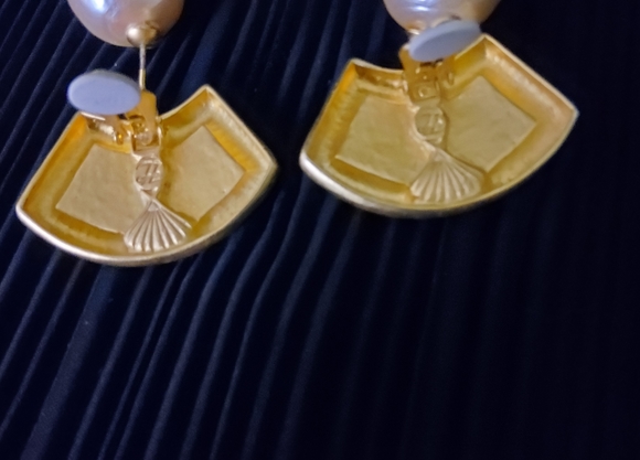 Earring - Picture 2 of 7